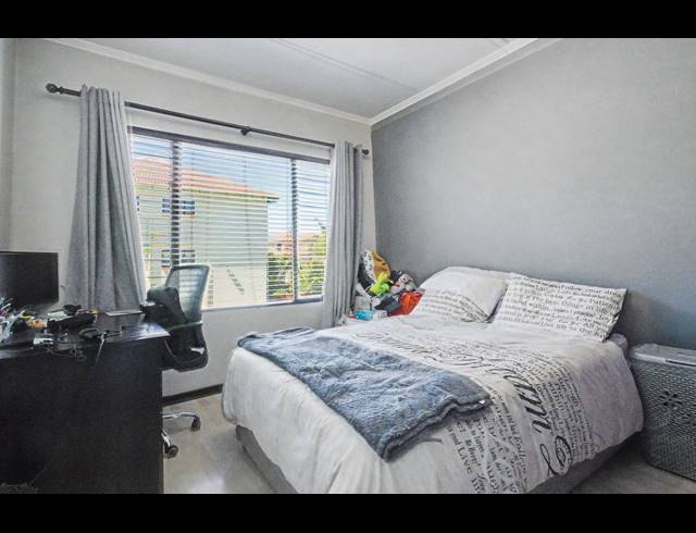 2 BEDROOM APARTMENT FOR SALE IN SUNNINGHILL
